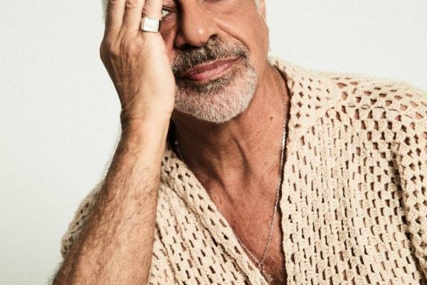 Prepare-se para se surpreender: 20 cantores famosos com nomes verdadeiros inesperados. Vamos